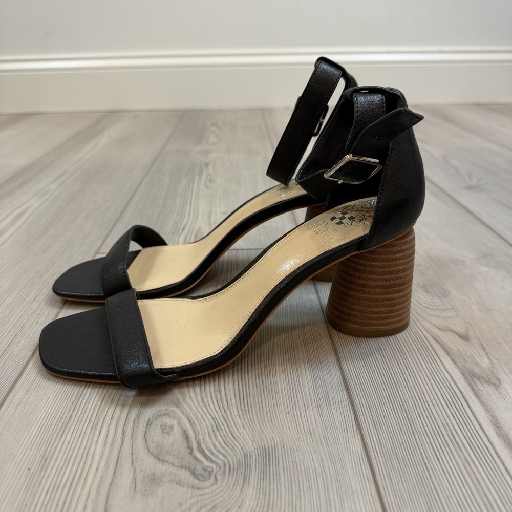 NEW Vince Camuto Mejorla Sandals Womens 8.5 Black Leather Stacked Chunky Heeled